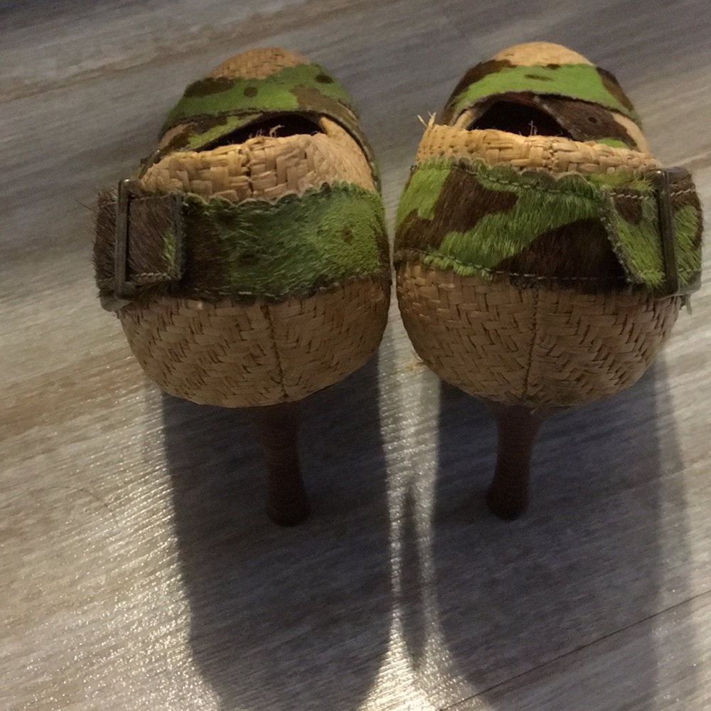 Green, Brown, & Beige Heels - Picture 4 of 5